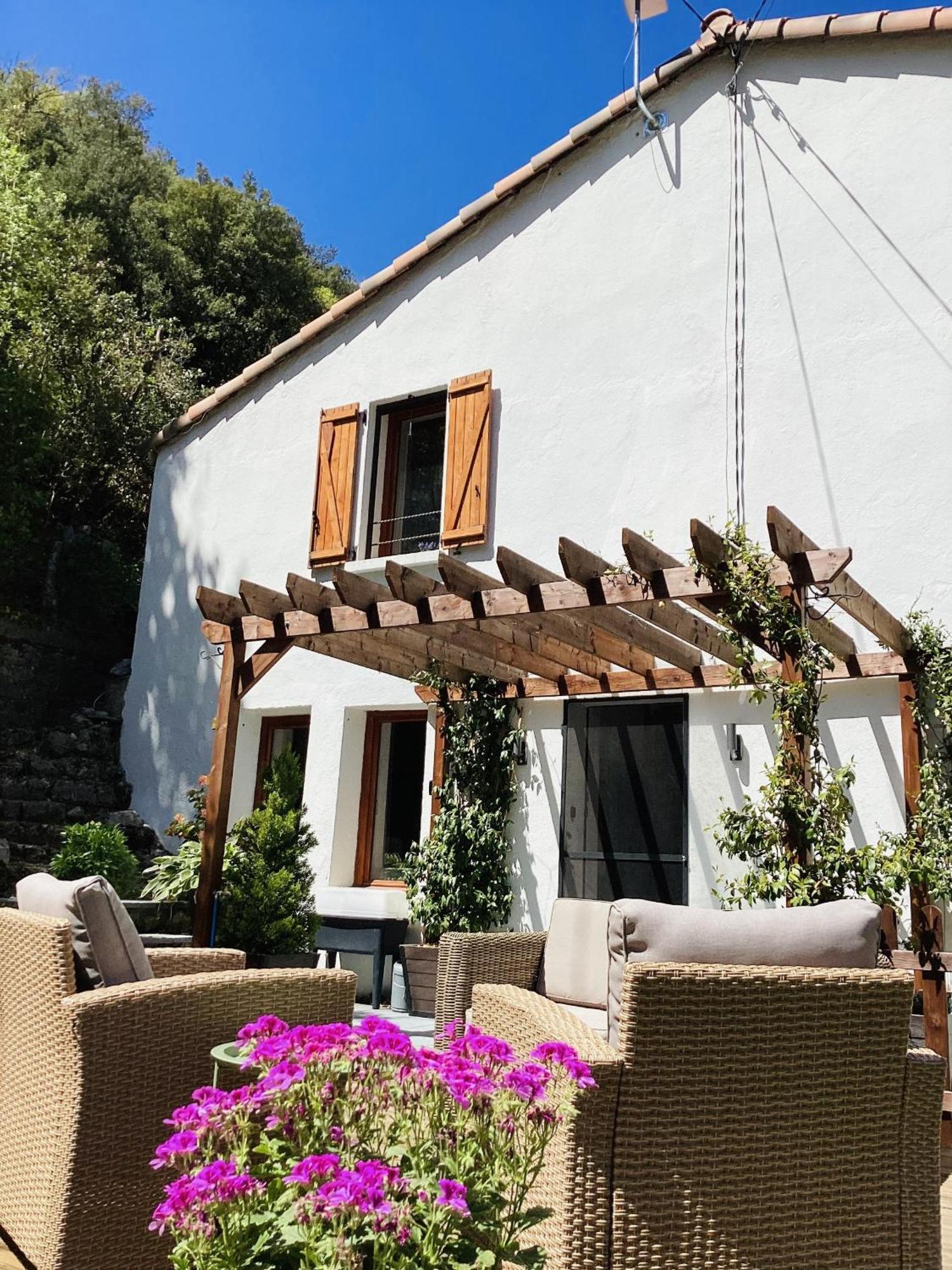 Aude Escape Bed and Breakfast Saint-Martin-Lys Esterno foto